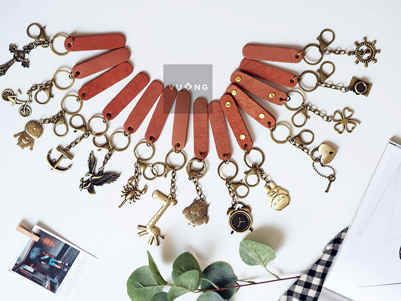 Móc khóa da gắn charm