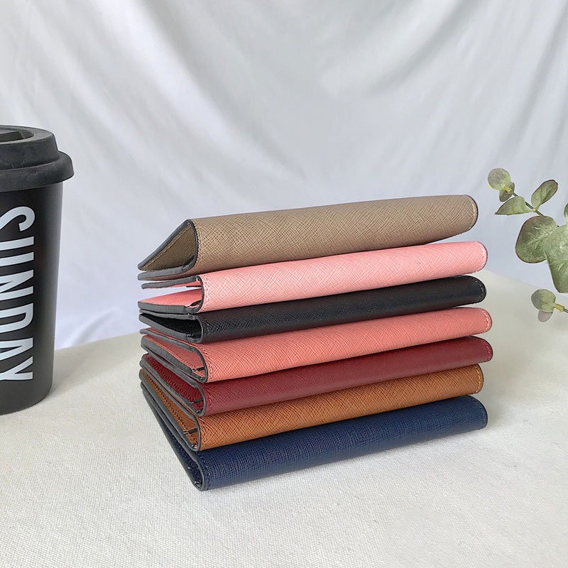 Vỏ bọc hộ chiếu da saffiano khắc tên miễn phí